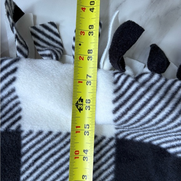 Black and White Checkered handmade Throw tie Blanket - Picture 5 of 5